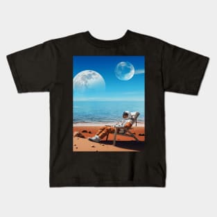 Astronaut on Mars beach Kids T-Shirt